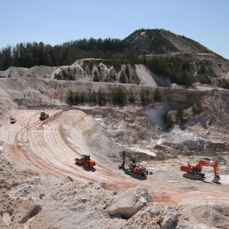 Staudamm im Kaolintagebau - Bauzustand, Fremdüberwachung Geotechnik