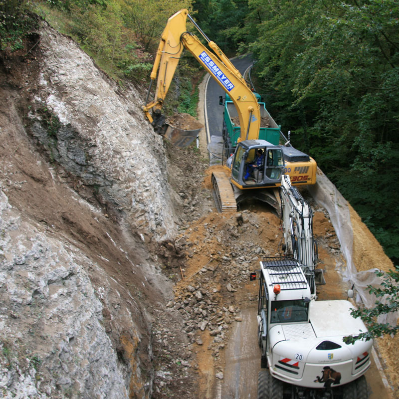 Felsberäumung mit Bagger