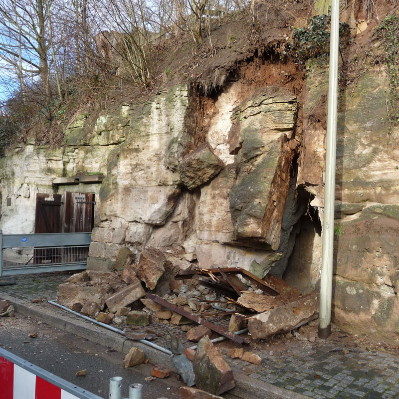 Felssturz an einem Felsenkeller