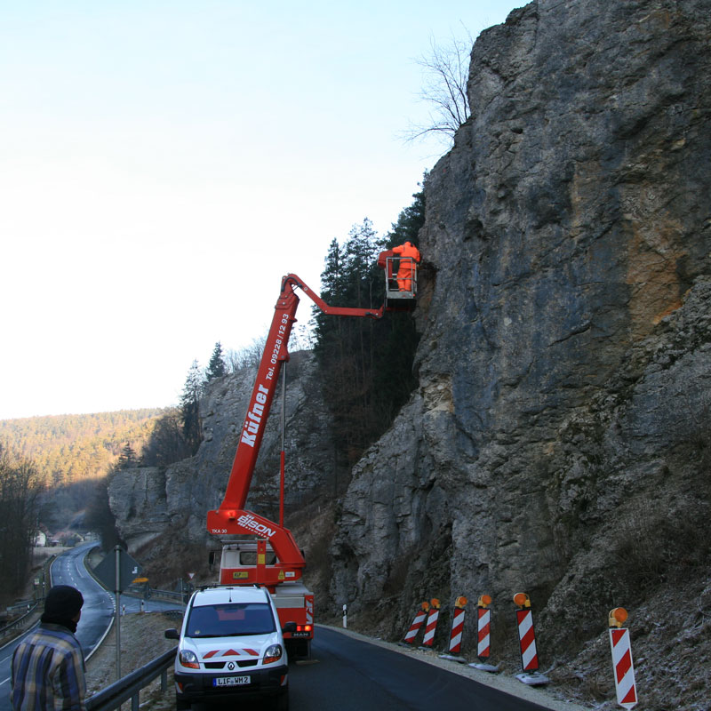 Felskontrollen mit Hubsteiger